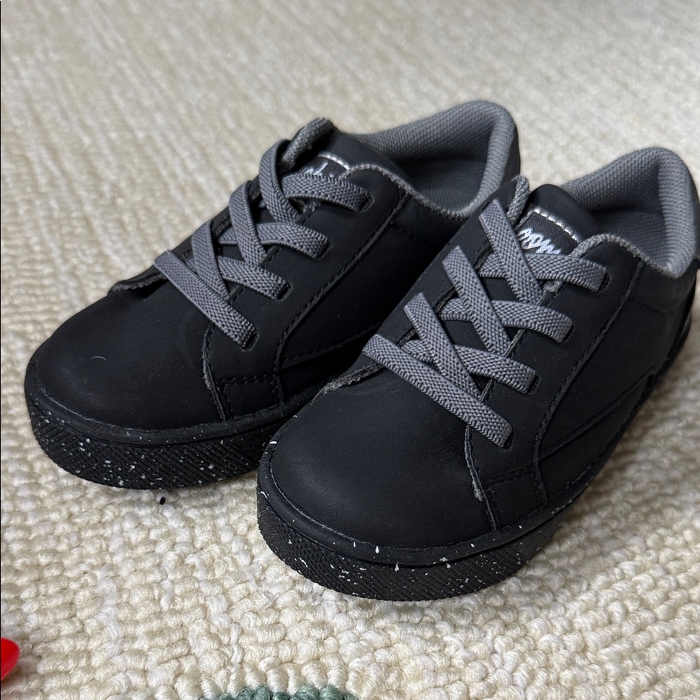 BRAND NEW Oomphies Black & Gray Sneakers